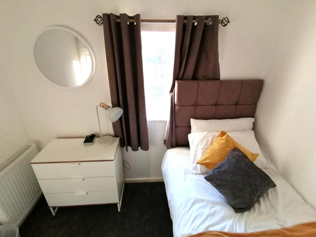 Milton House: 3-Bed Home with Free Wi-Fi and Parking in Newcastle Exterior photo